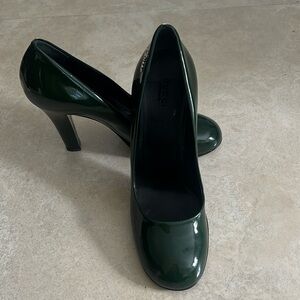 Gucci green patent pumps